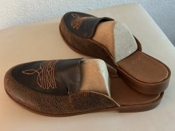 Round brown maseriert